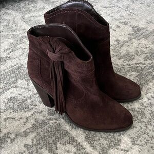 Jessica Simpson size 9 Women's Suede Fringe Ankle Boots - Dark Brown